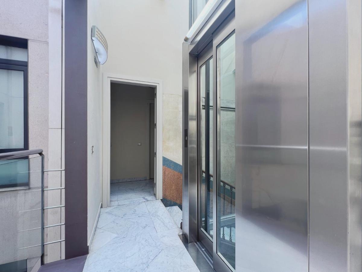 Stay U-Nique Apartments Urquinaona II Barcelona Bagian luar foto